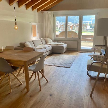 Moderne Dachwohnung Naehe Zermatt Mit Balkon Täsch Exterior photo