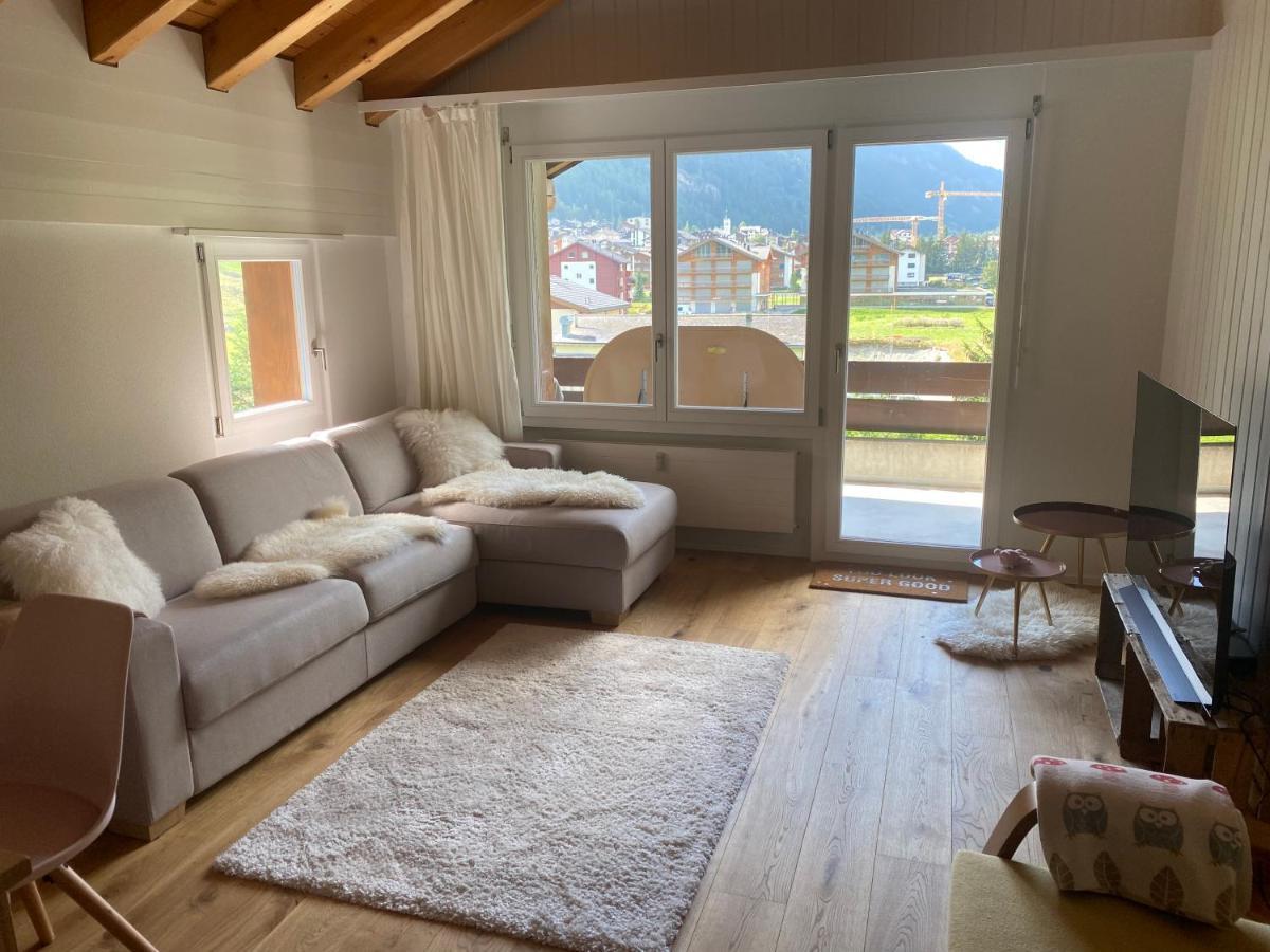 Moderne Dachwohnung Naehe Zermatt Mit Balkon Täsch Exterior photo