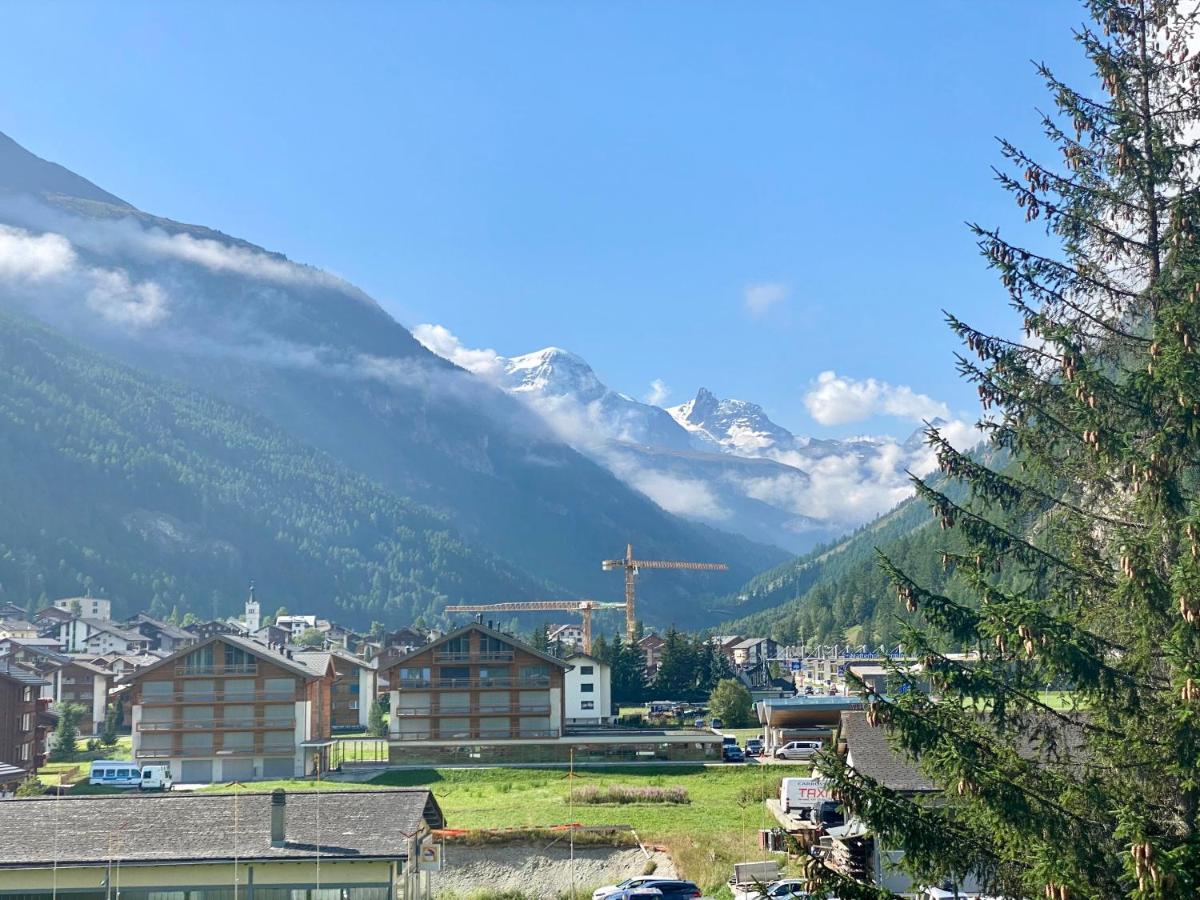 Moderne Dachwohnung Naehe Zermatt Mit Balkon Täsch Exterior photo