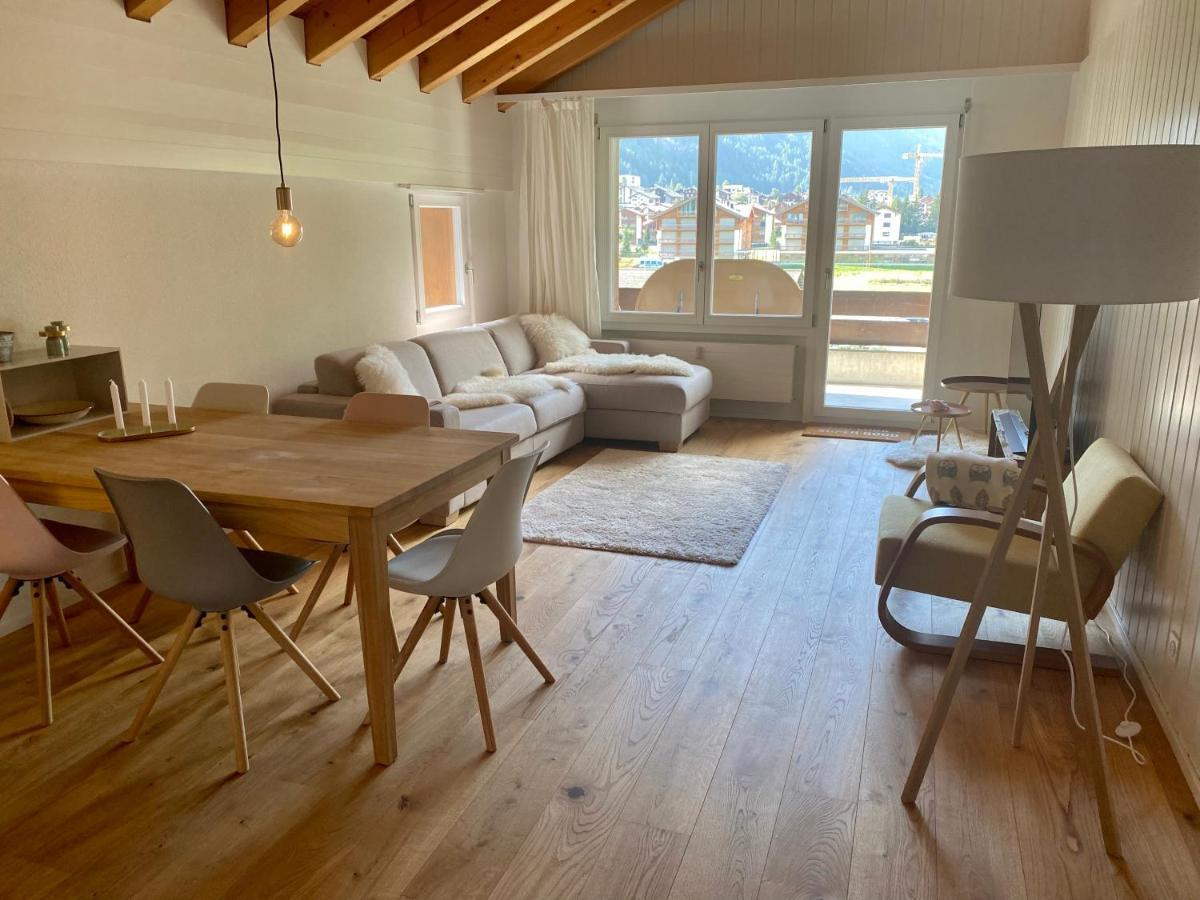 Moderne Dachwohnung Naehe Zermatt Mit Balkon Täsch Exterior photo