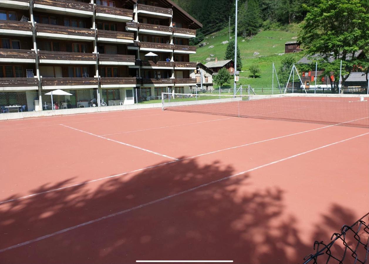 Moderne Dachwohnung Naehe Zermatt Mit Balkon Täsch Exterior photo